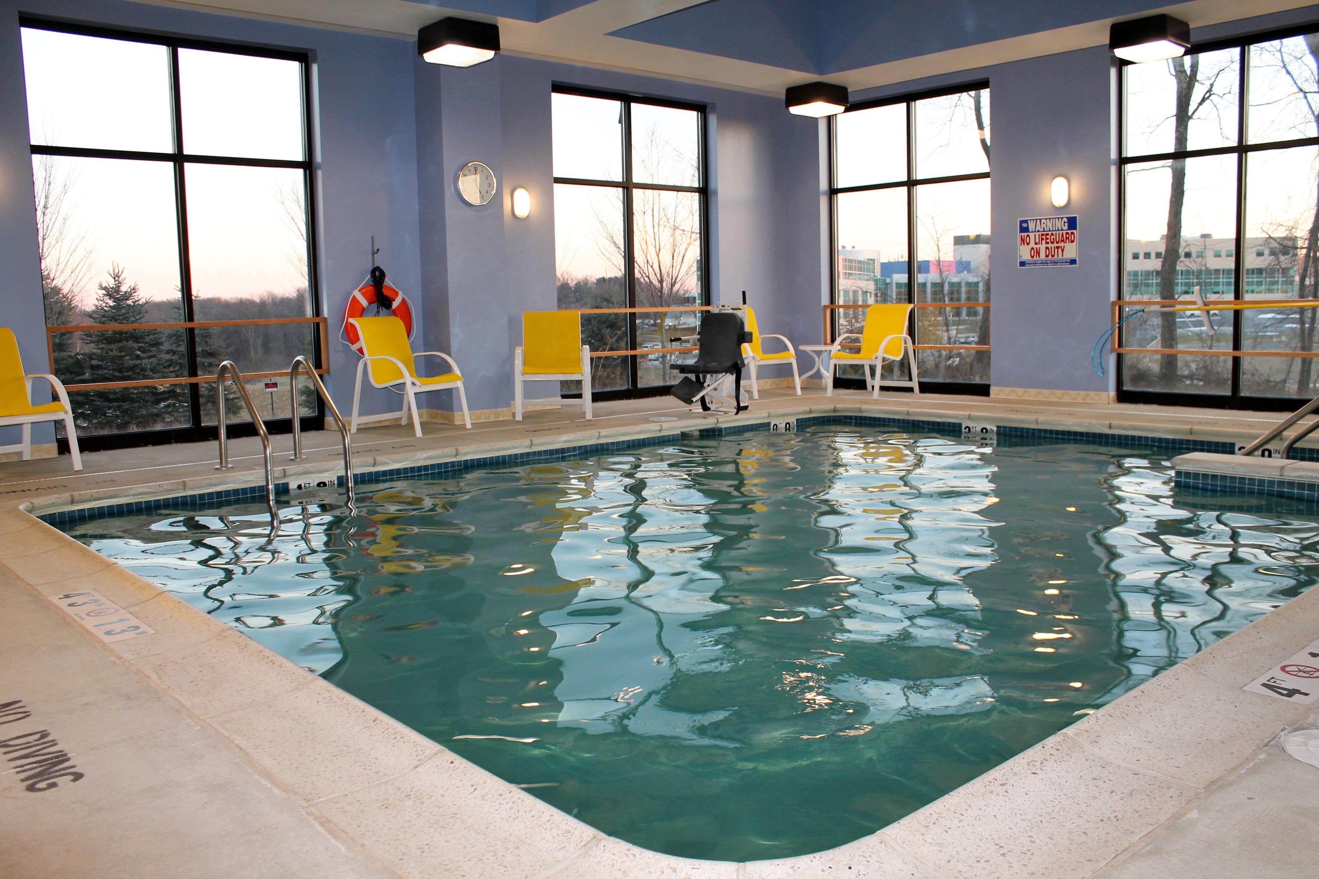 Holiday Inn Express & Suites Harrisburg West Меканиксберг Экстерьер фото