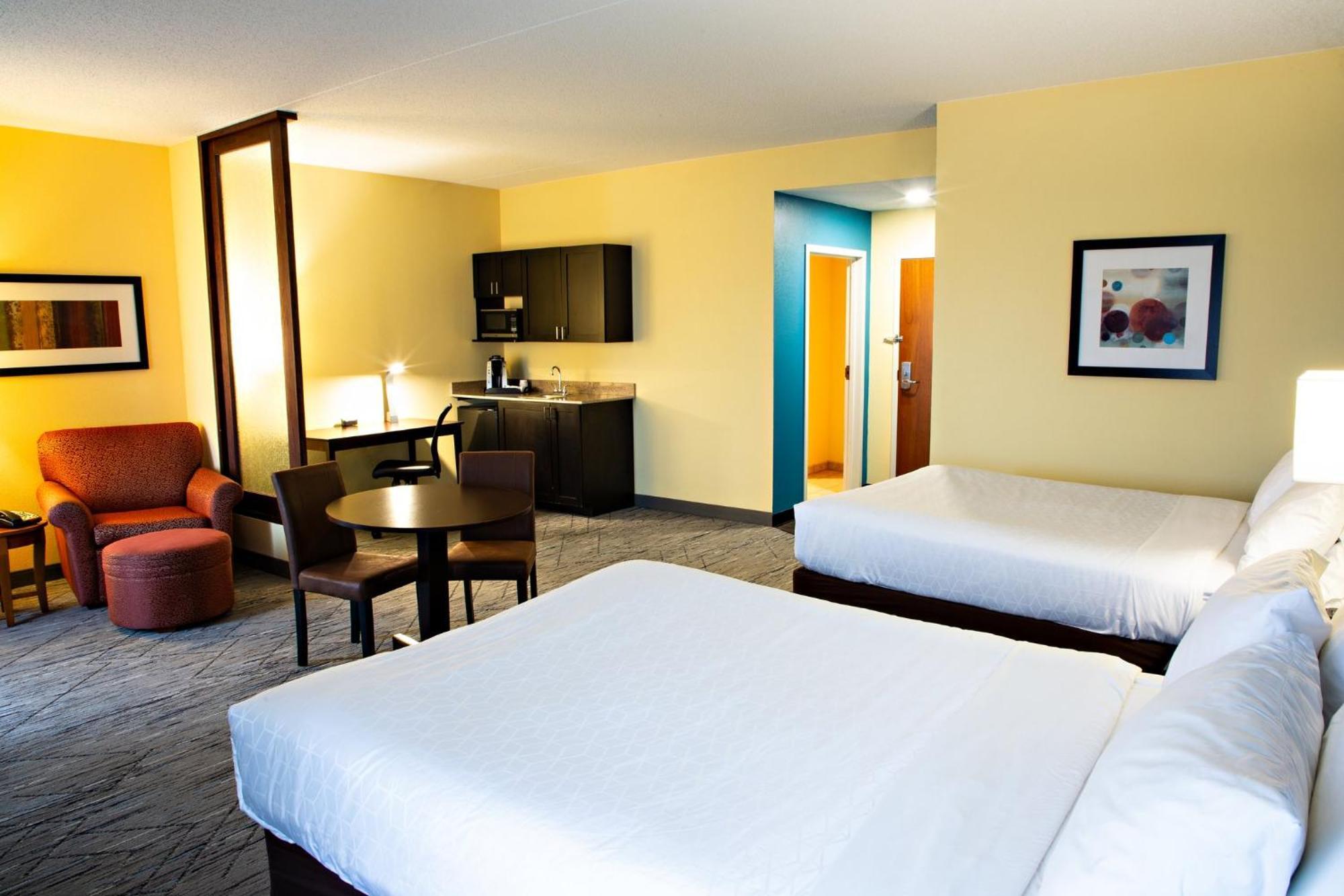 Holiday Inn Express & Suites Harrisburg West Меканиксберг Экстерьер фото