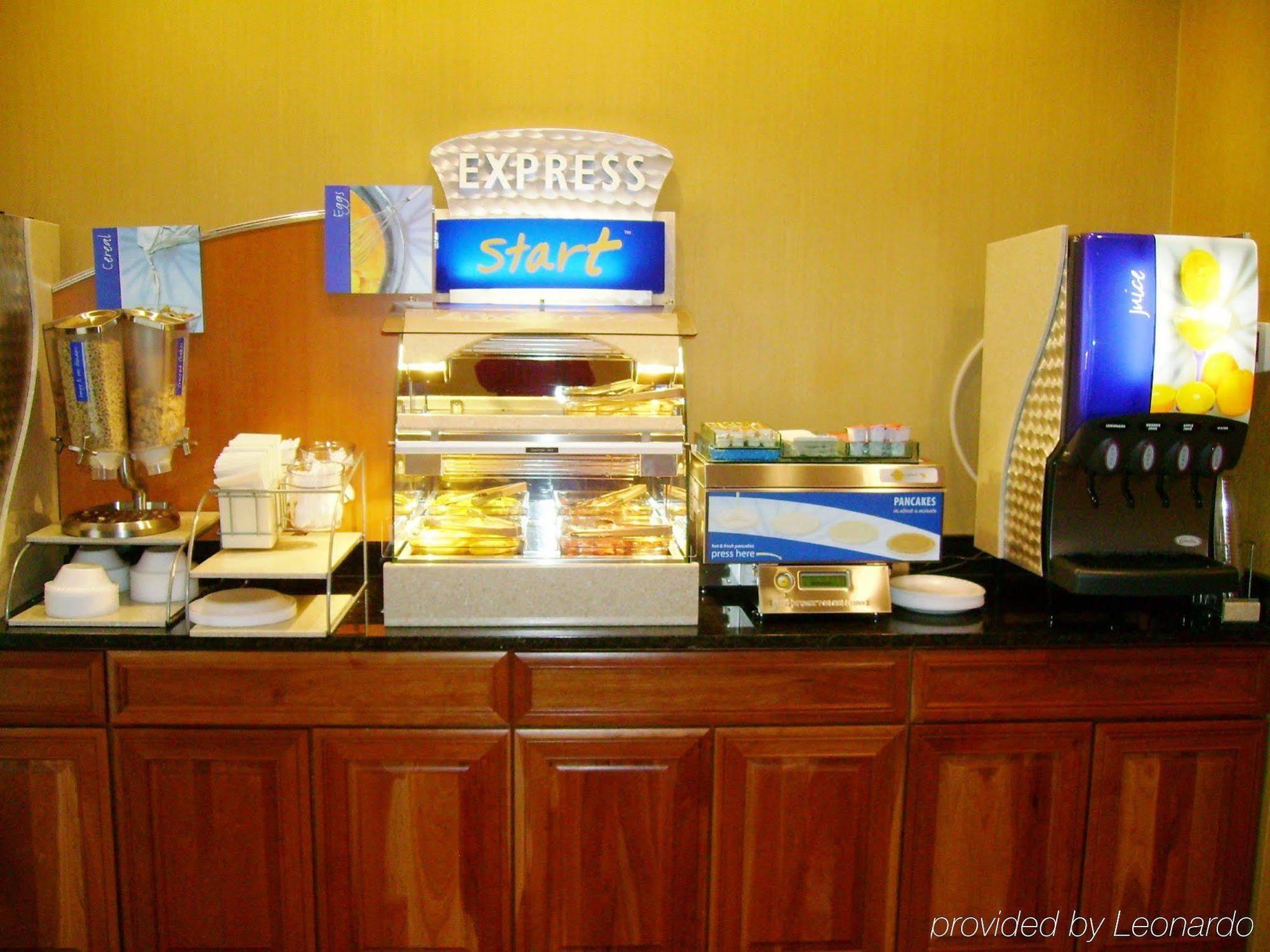 Holiday Inn Express & Suites Harrisburg West Меканиксберг Экстерьер фото